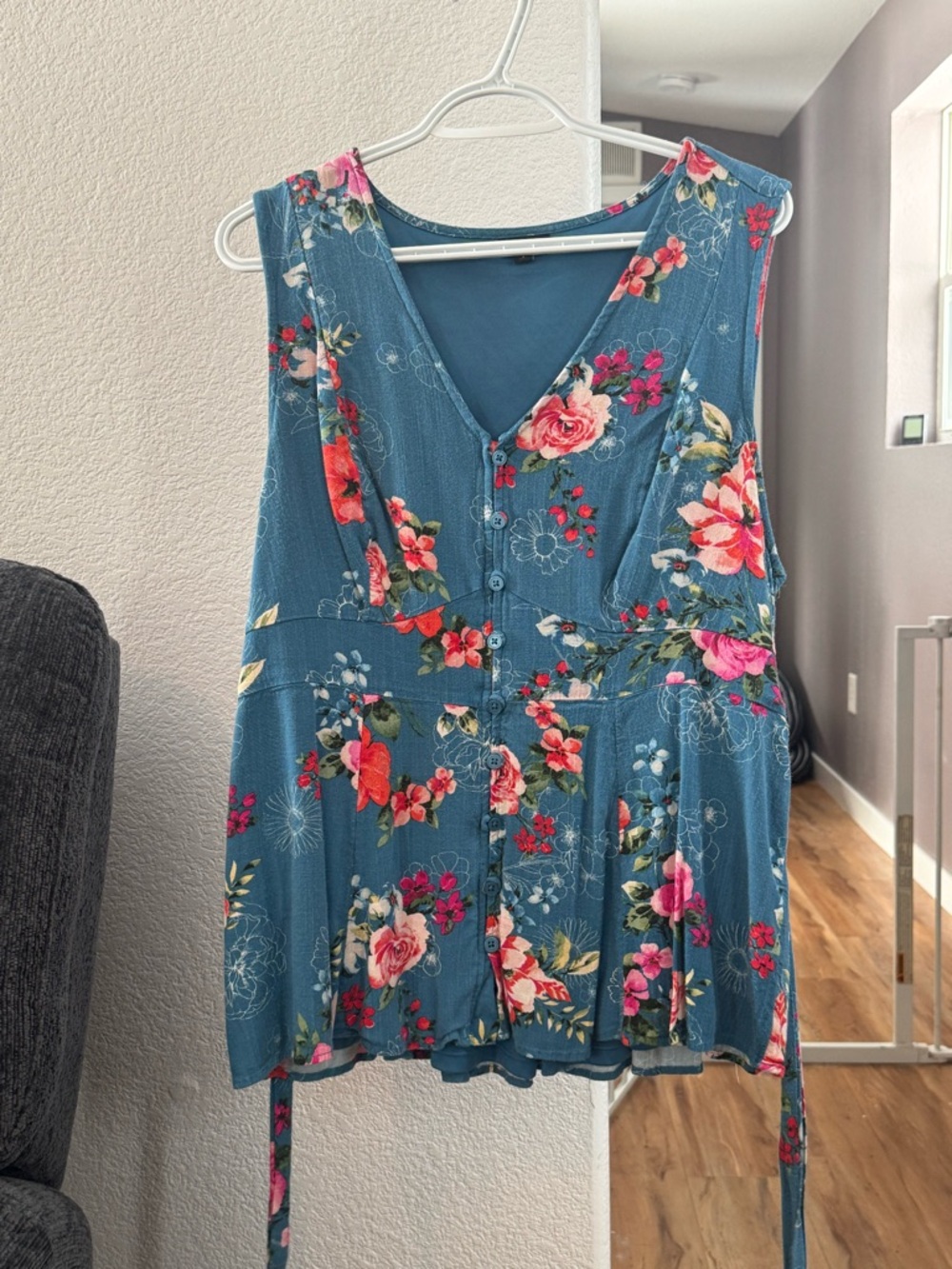 Torrid Blue Floral Sleeveless V-Neck Women’s Top